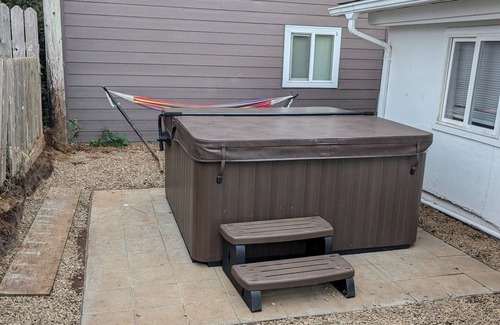 Logsden Cottage | The Flipper: 2BR Coastal Cottage Walk to Depoe Bay, Hot Tub & Arcade & Fire Pit