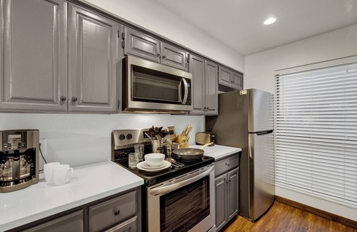 New Braunfels Condo | THE FLOAT INN 7 RIVER CONDO, Next to SCHLITTERBAHN.