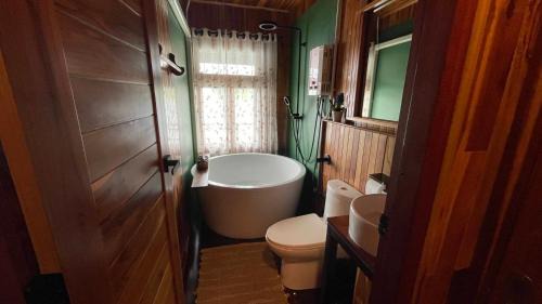 Thong Pha Phum Hotel | The Floating Lake House