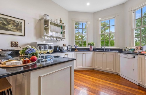 Bilpin House | The Folly - Beautiful Family Home in quiet rural position - walk to Bilpin town centre