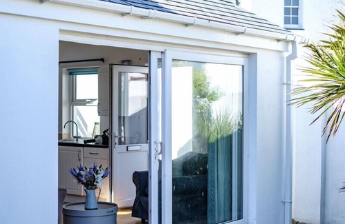 Port Isaac Cottage | THE FOLLY, pet friendly, with a garden in Port Isaac