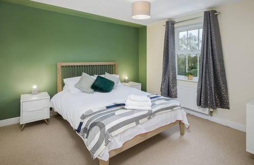 Chorley House | The Follywood - Decadent, spacious four bedroom property Chorley