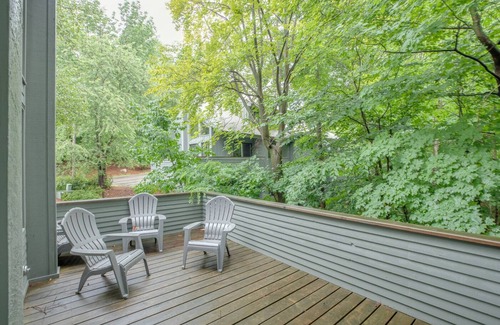 Lincoln House | The Fox Den: Low fees! 2 bed, 1 bath with AC Across from Loon Mountain. Sleeps 6