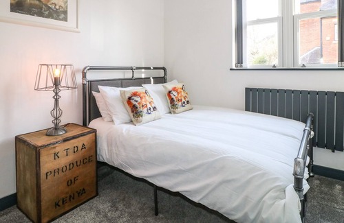 Belper Cottage | THE FOX HOUSE, pet friendly, with a garden in Belper