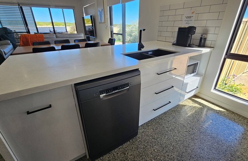 Kalbarri House | The Foxes Escape – Full House | Kalbarri | Sleeps 8 | Views & Wildlife
