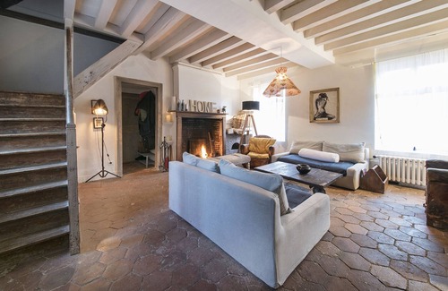 La Chapelle-Forainvilliers House | The Hut of Happiness