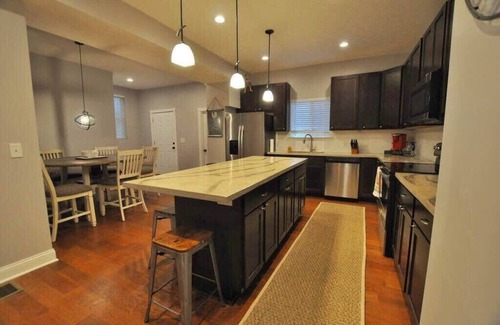 West Columbus House | The Franklinton Farmhouse- 4 Bedrooms