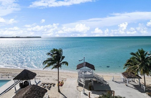 Bouvet Island House | The Frigate: 2-bedroom beachfront house-sleeps 6-in Casuarina Point with a pool.