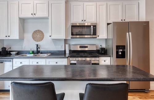 Sheridan Apartment | The Full Experience at Sheridan Sojourn