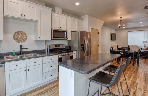 Sheridan Apartment | The Full Experience at Sheridan Sojourn