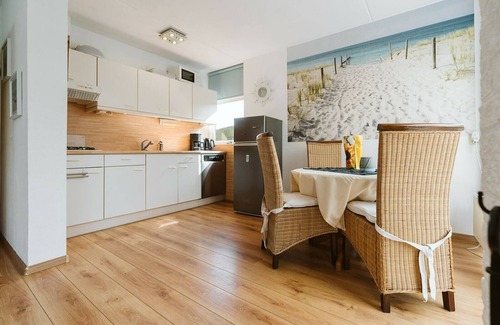 Ouddorp House | The furnishing and the huge garden of this holiday home, offer the basis for a dream holiday.