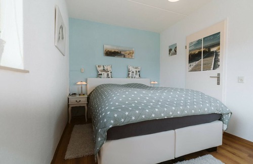 Ouddorp House | The furnishing and the huge garden of this holiday home, offer the basis for a dream holiday.