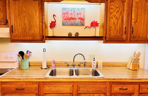 Cadiz Apartment | The Fuzzie Flamingo! 2bd/1bth w/trailer parking