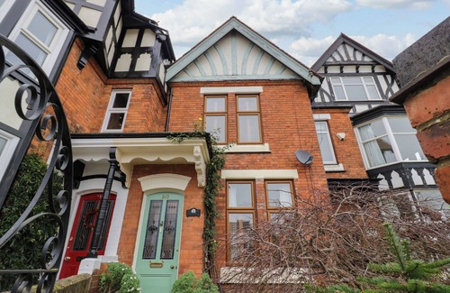 Rugby Cottage | THE GABLES, pet friendly, character holiday cottage in Rugby