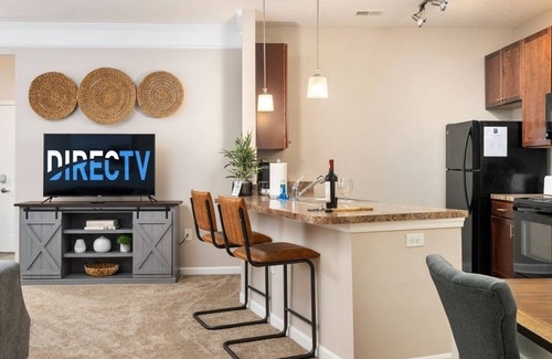 Preserve North Apartment | The Gahanna Haven | ~Attached Garage~ | No Steps!