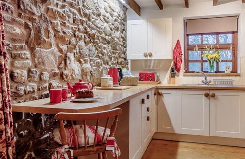 Llanrhidian Higher Cottage | The Gallery at Blaen Cedi Farm - New for July 2019
