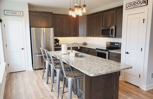 Leesburg Villa | The Garage Mahal w/scenic views