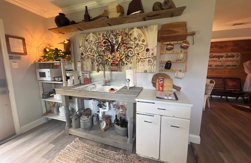 Plano Apartment | The Garage Suite – Eclectic Chic Studio in the Heart of Plano