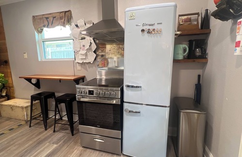 Plano Apartment | The Garage Suite – Eclectic Chic Studio in the Heart of Plano