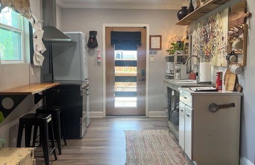 Plano Apartment | The Garage Suite – Eclectic Chic Studio in the Heart of Plano