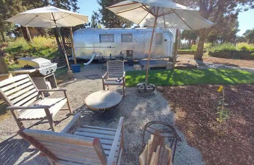 Bend House | The Garden Airstream (No cleaning fee)