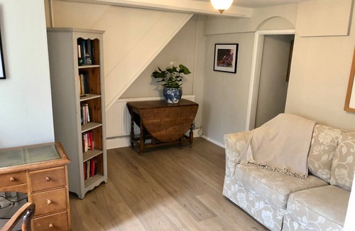 Inchbrook House | THE GARDEN COTTAGE, pet friendly, with open fire in Nailsworth