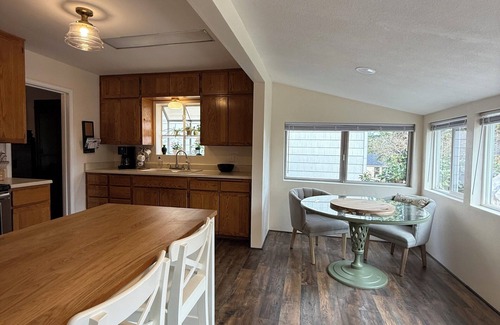 Medford House | The Garden Hideaway! East Medford, close to hospital, shopping and restaurants.