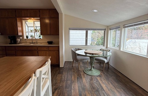 Medford House | The Garden Hideaway! East Medford, close to hospital, shopping and restaurants.