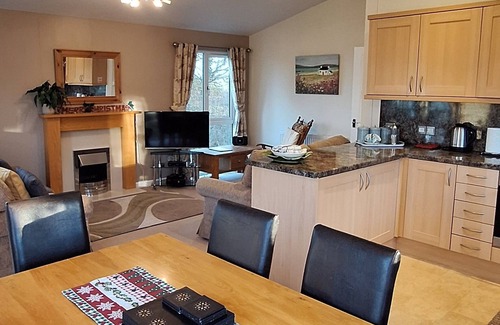 Beaumaris Cabin | The Garden Lodge at Plas Cichle - Beaumars, AngleseynCountryside accommodation