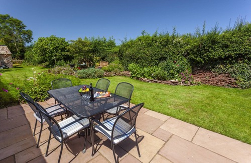 Fiddington Apartment | The Garden Retreat at Jacobs Pond near Monksilver