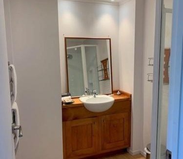 Oneroa Apartment | The Garden Room by Waiheke Pure