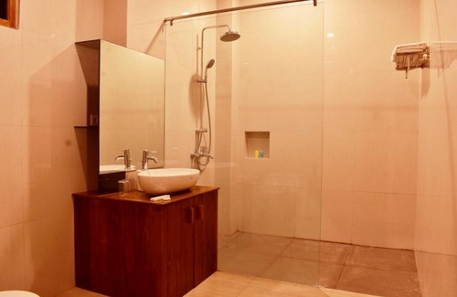 Laweyan Hotel | The Garden Suites New