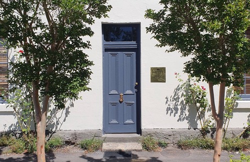 Kyneton Cottage | The Garden Tap House on Historic Piper Street Kyneton