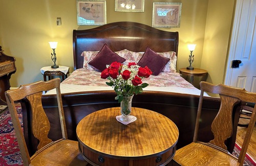 Adamstown Bed & Breakfast | The Garnet Room at the Amethyst Inn B&B jacuzzi Room with fireplace in Adamstown
