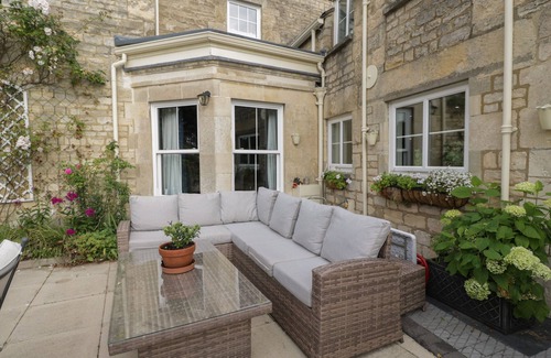 Stratton Cottage | THE GATE HOUSE, pet friendly, with open fire in Stratton, Cirencester