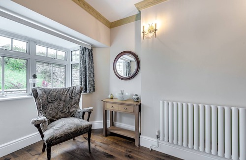 Llanybydder House | The Gate Lodge Brynteg