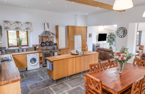 Teversal Cottage | THE GATEHOUSE, pet friendly, character holiday cottage in Mansfield