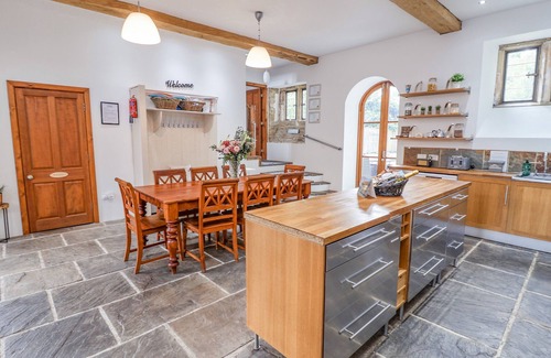 Teversal Cottage | THE GATEHOUSE, pet friendly, character holiday cottage in Mansfield