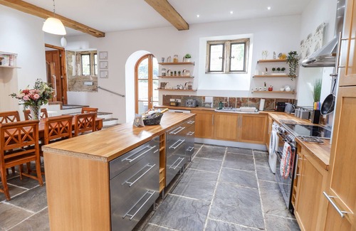 Teversal Cottage | THE GATEHOUSE, pet friendly, character holiday cottage in Mansfield