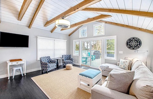 Lakeside House | The Gatehouse on Orchard Beach