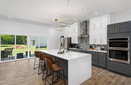 McNeil House | The Gateway - 6BED W Two Houses GameRoom & Pool