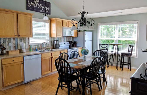 Taylorsville Cottage | The Gathering Place 51 - Charming 3-BR cottage on Bourbon Trail - WiFi & hot tub