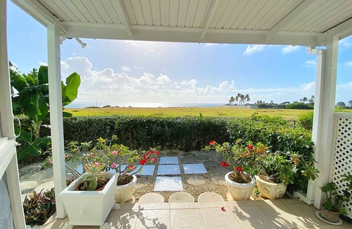 Apple Hall House | The Gem is located a few minutes walk to the gorgeous Bottom Bay Beach
