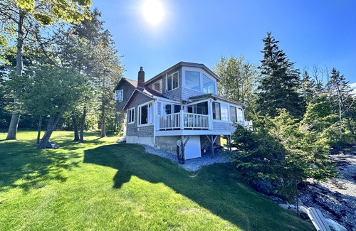 Owls Head Cottage | The Gem of the Mid-Coast Oceanfront Cottage on Private Beach