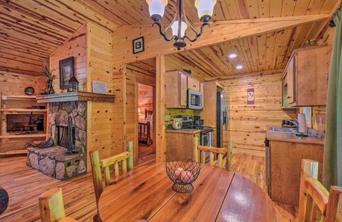 Helen Cabin | ‘The Georgia Peach’ Cabin 8 Mi to Dwntn Helen