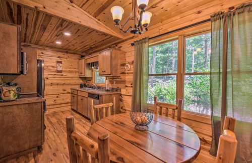 Helen Cabin | ‘The Georgia Peach’ Cabin 8 Mi to Dwntn Helen