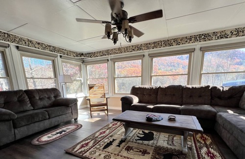 Sylva House | The Gerhart Getaway - An adorable, cozy mountain home that's private yet close to town!