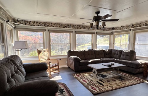 Sylva House | The Gerhart Getaway - An adorable, cozy mountain home that's private yet close to town!
