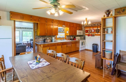 Sylva House | The Gerhart Getaway - An adorable, cozy mountain home that's private yet close to town!