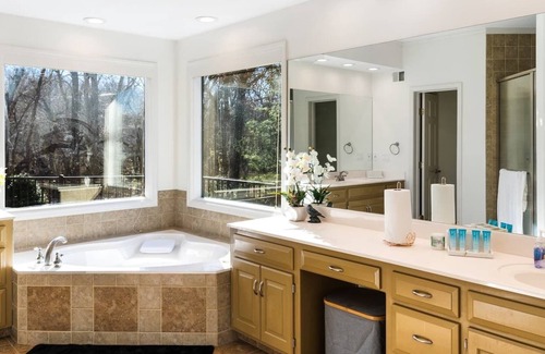 Bucyrus House | The "GETAWAY"- A Serene Hidden Gem for your Family